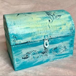 Vtg Wood Treasure Box Chest